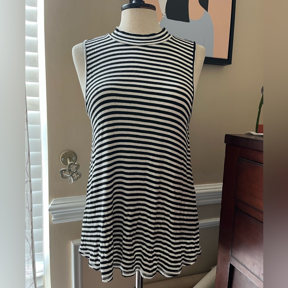 ANTHROPOLOGIE Pure + Good Tunic Top